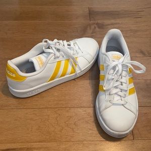 YELLOW ADIDAS💛